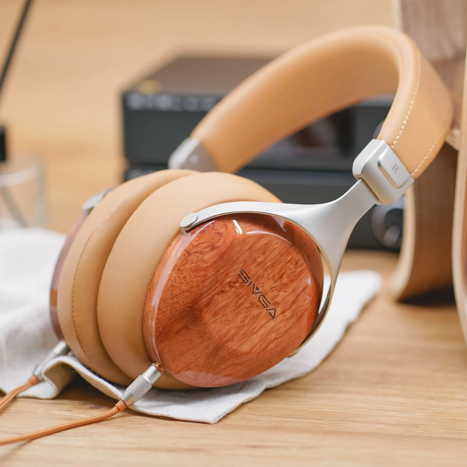 Sivga SV021 Over-ear Close Back Solid Wood Headphone